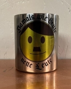 Edelstahltasse mit Karabinerhakengriff - Nettes Gesicht - Damals wie heute nette Leute